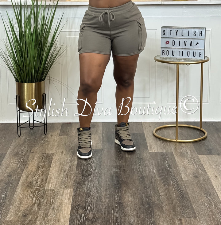 Sammie Fleece Cargo Shorts (Taupe Brown)